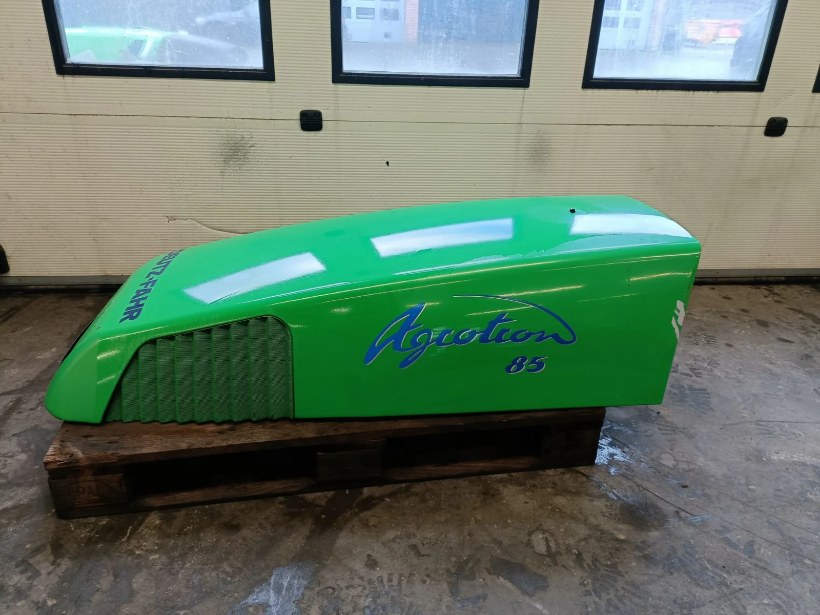 Deutz fahr agrotron 85 motorkap motorhaube 04428463.4